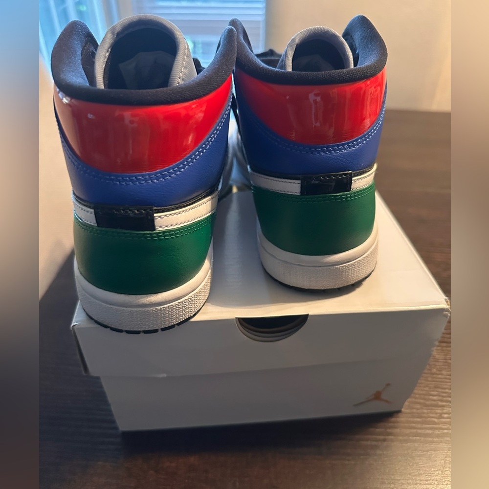Women’s Air Jordan 1 Mid SE-Size 7 - Picture 5 of 9